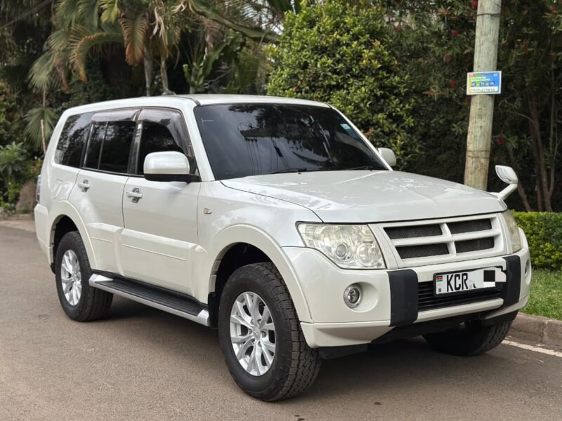 2011 Mitsubishi Pajero – 3000cc Petrol, Automatic, 4WD, 7-Seater SUV for Sale