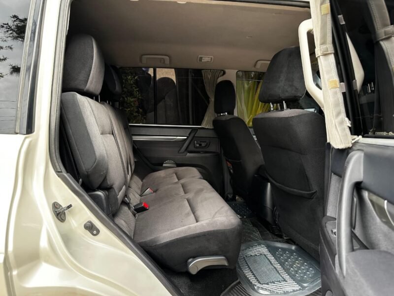 2011 Mitsubishi Pajero – 3000cc Petrol, Automatic, 4WD, 7-Seater SUV for Sale