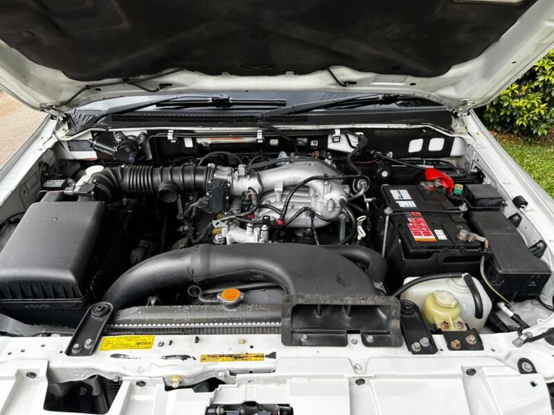 2011 Mitsubishi Pajero – 3000cc Petrol, Automatic, 4WD, 7-Seater SUV for Sale