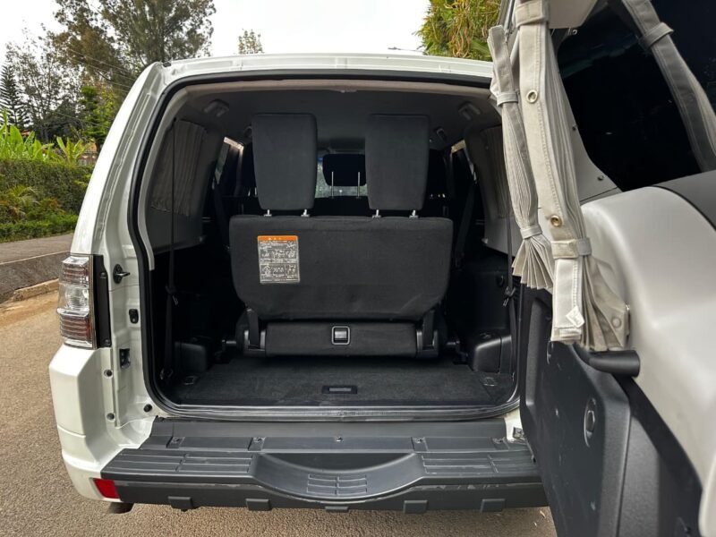 2011 Mitsubishi Pajero – 3000cc Petrol, Automatic, 4WD, 7-Seater SUV for Sale